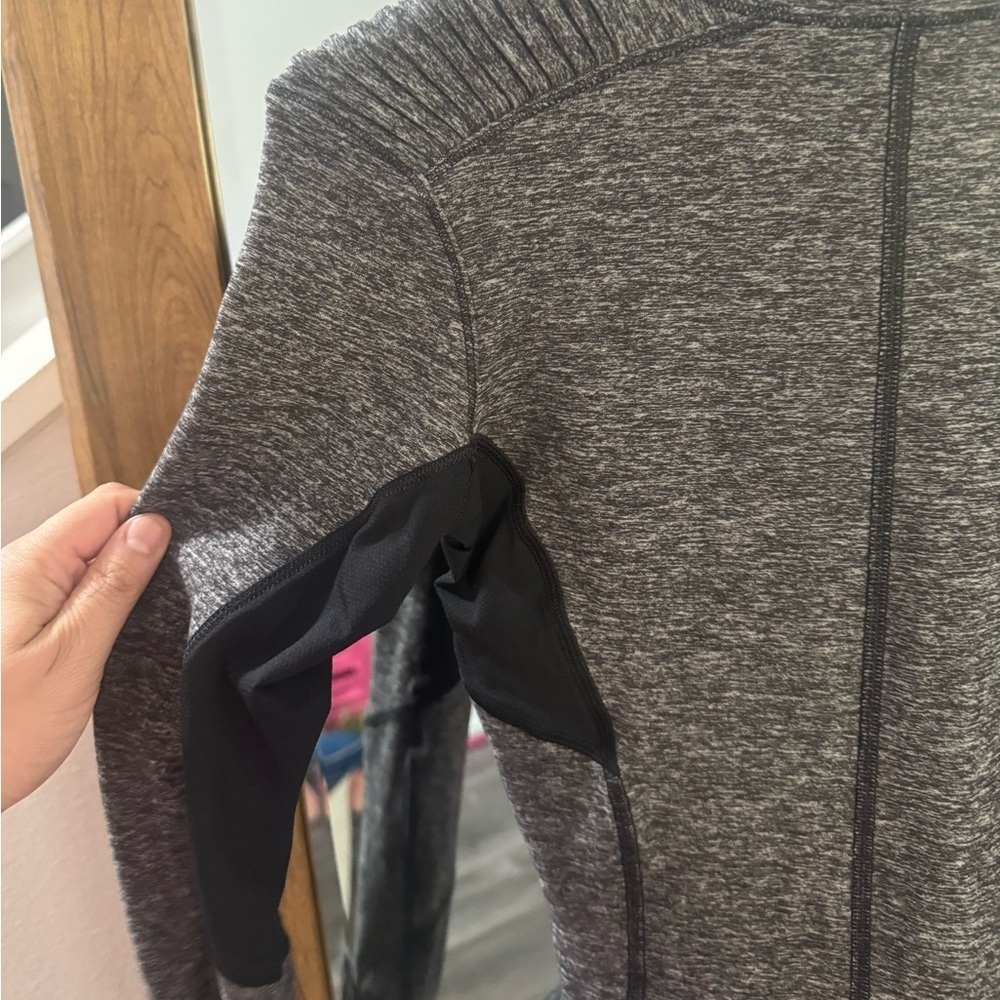 Lululemon Star Runner Long Sleeve- Grey & Black - Picture 5 of 7